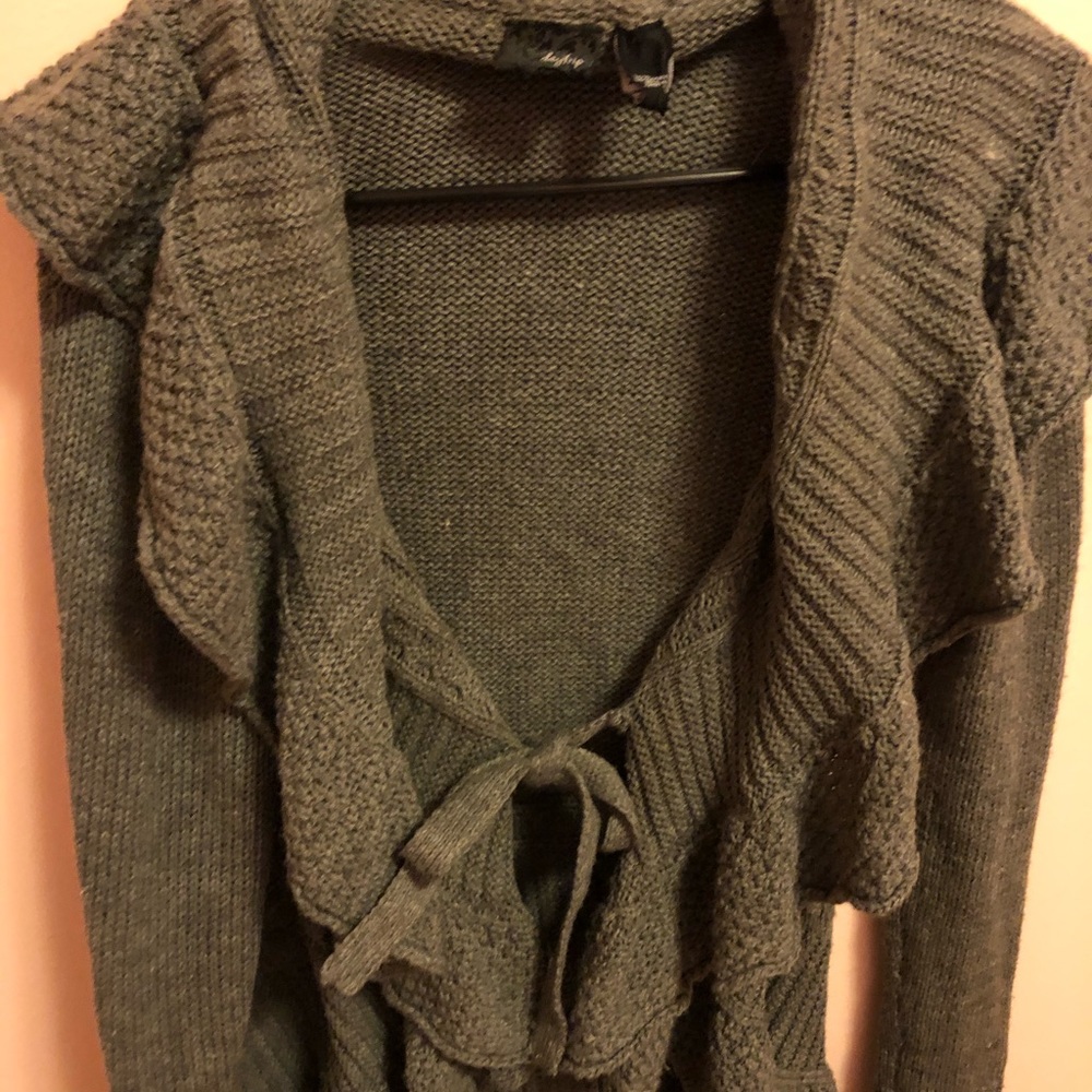 Day trip brand from Buckle ruffle sweater, size M